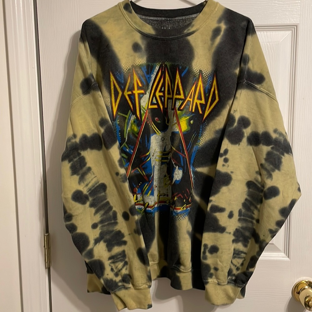 def leppard graphic sweatshirt